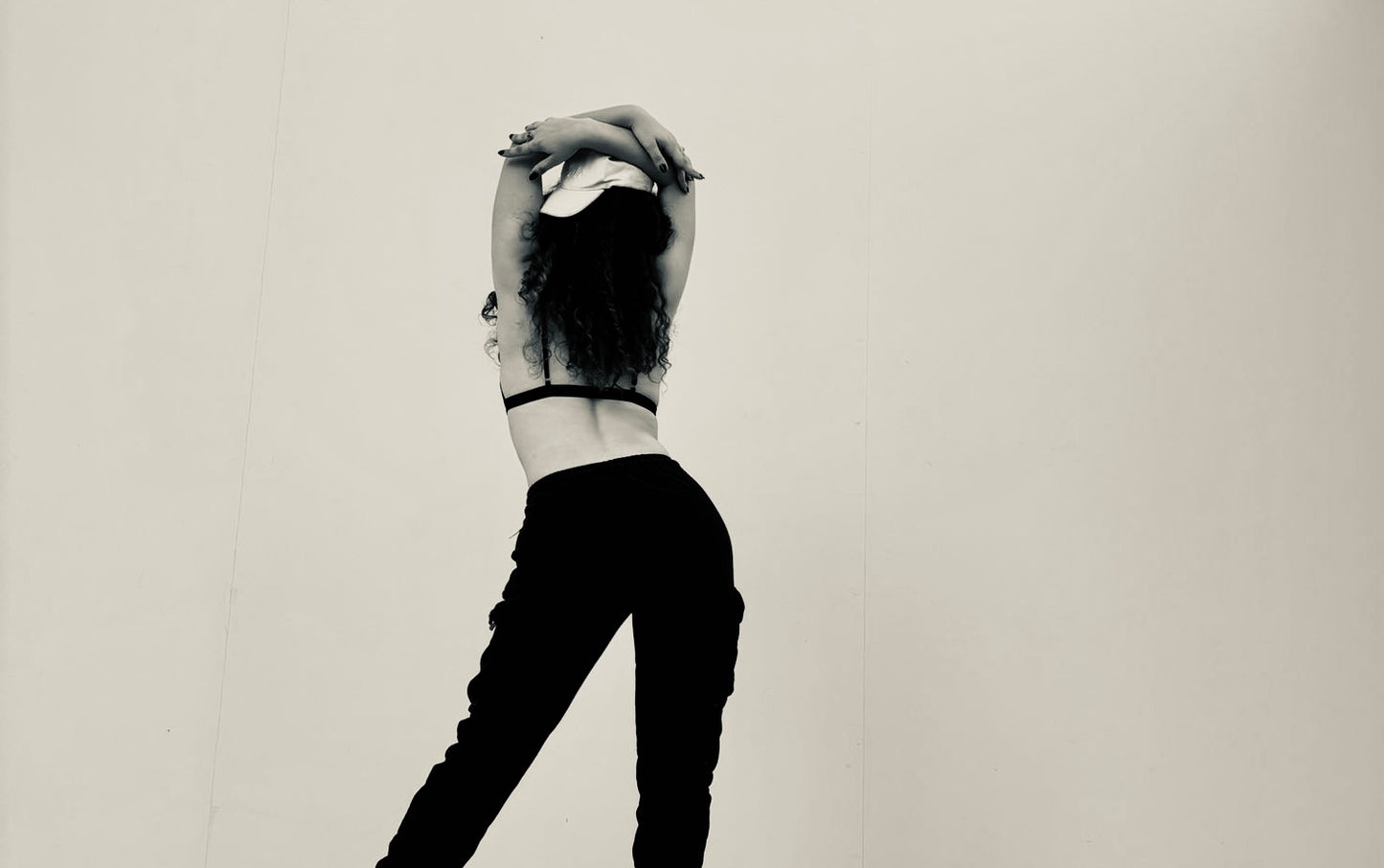 Clase particular online de baile estilo heels, twerk o moderno con horario a elección – Loredana Dance Studio